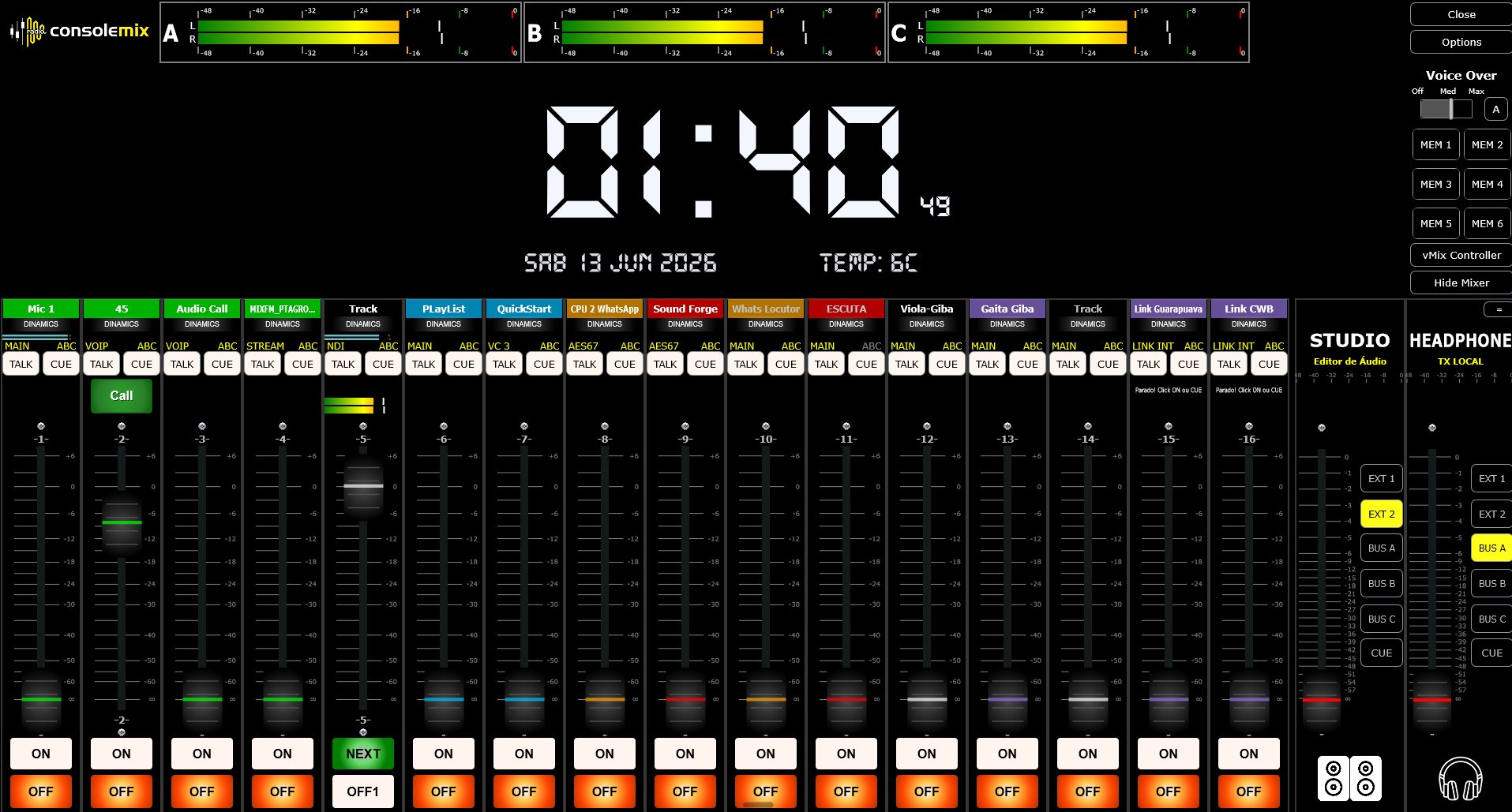 Tela principal do Console Mix com 16 canais, relógio, VU meters e seção master